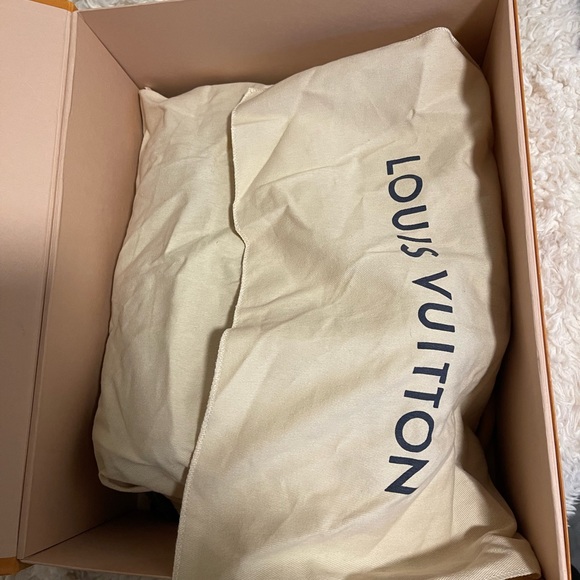 LOUIS VUITTON
Empreinte Montsouris PM Black Backpack (online edition only) - Picture 4 of 16